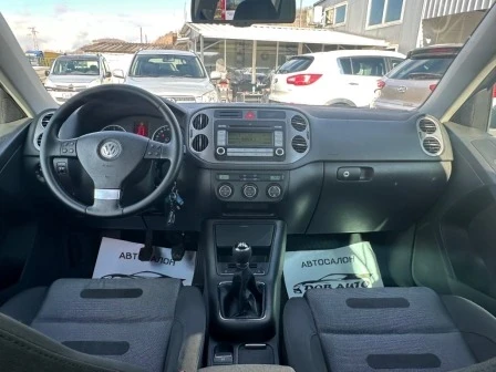 VW Tiguan 2.0TDI-4x4-140к.с-КЛИМАТРОНИК-МУЛТИ, снимка 11 - Автомобили и джипове - 54430909