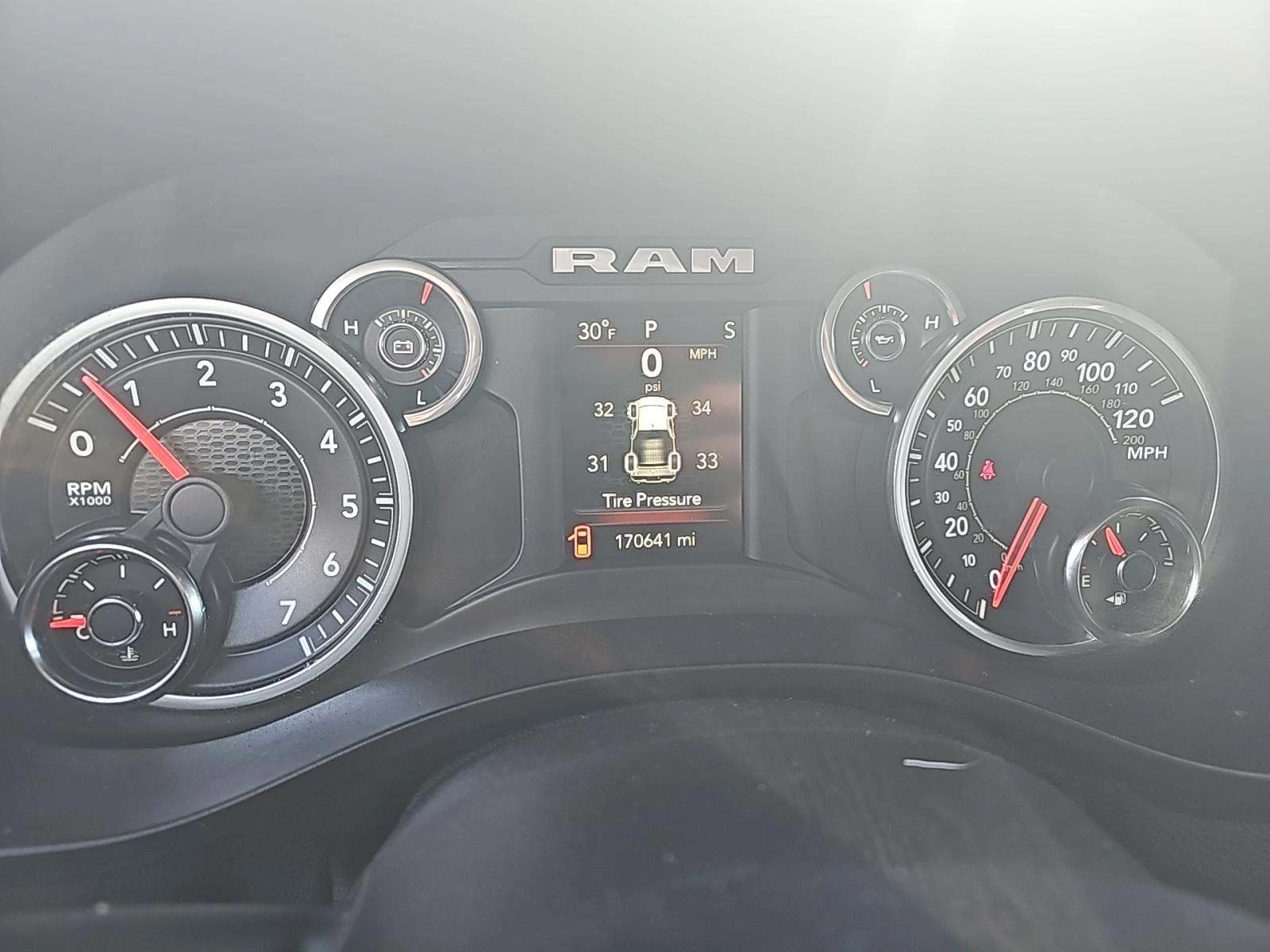 Dodge RAM 1500  Big Horn Crew Cab Short Bed AWD - изображение 6