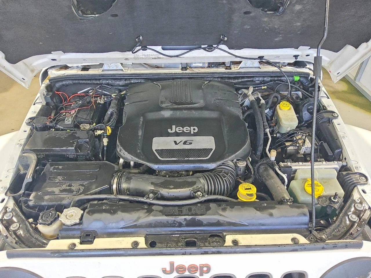 Jeep Wrangler 3.6l Unlimited Sahara, снимка 11 - Автомобили и джипове - 54116157