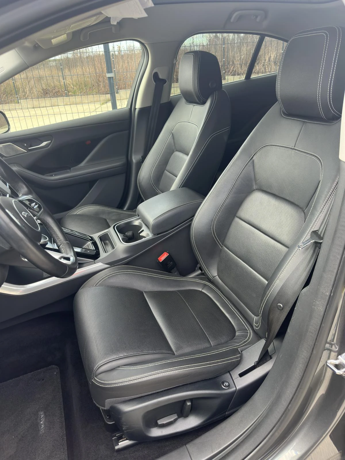 Jaguar I-Pace EV 400/90KWh/MERIDIAN/PANO/4X4, снимка 10 - Автомобили и джипове - 54135730