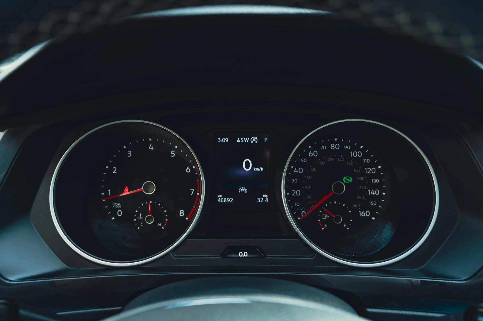 VW Tiguan Volkswagen Tiguan SE, 2.0 TSI - 47000 km -7 местен, снимка 13 - Автомобили и джипове - 54197017