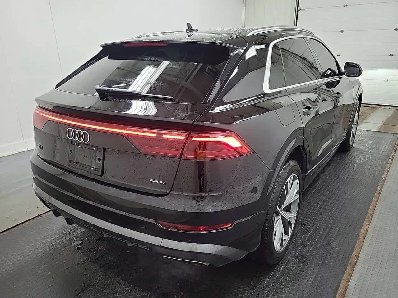 Audi Q8 * Progressiv * ДИСТРОНИК * 360 * 2 КЛЮЧА * ОБДУХВА, снимка 16 - Автомобили и джипове - 54557171