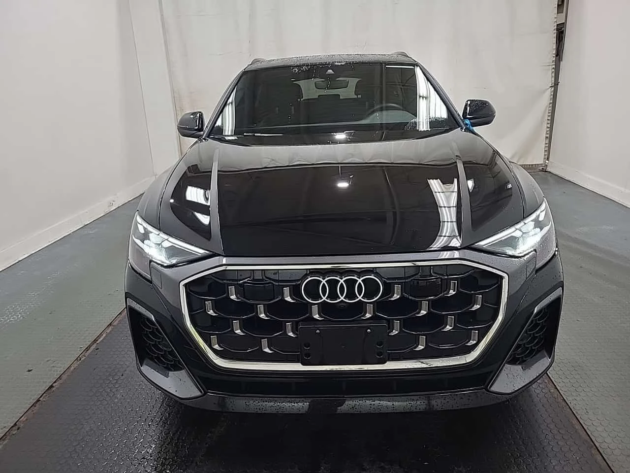 Audi Q8 * Progressiv * ДИСТРОНИК * 360 * 2 КЛЮЧА * ОБДУХВА, снимка 6 - Автомобили и джипове - 54557171