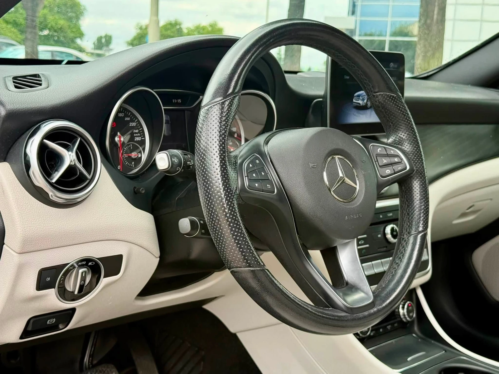Mercedes-Benz GLA 250 AMG line 4x4, снимка 11 - Автомобили и джипове - 55393481
