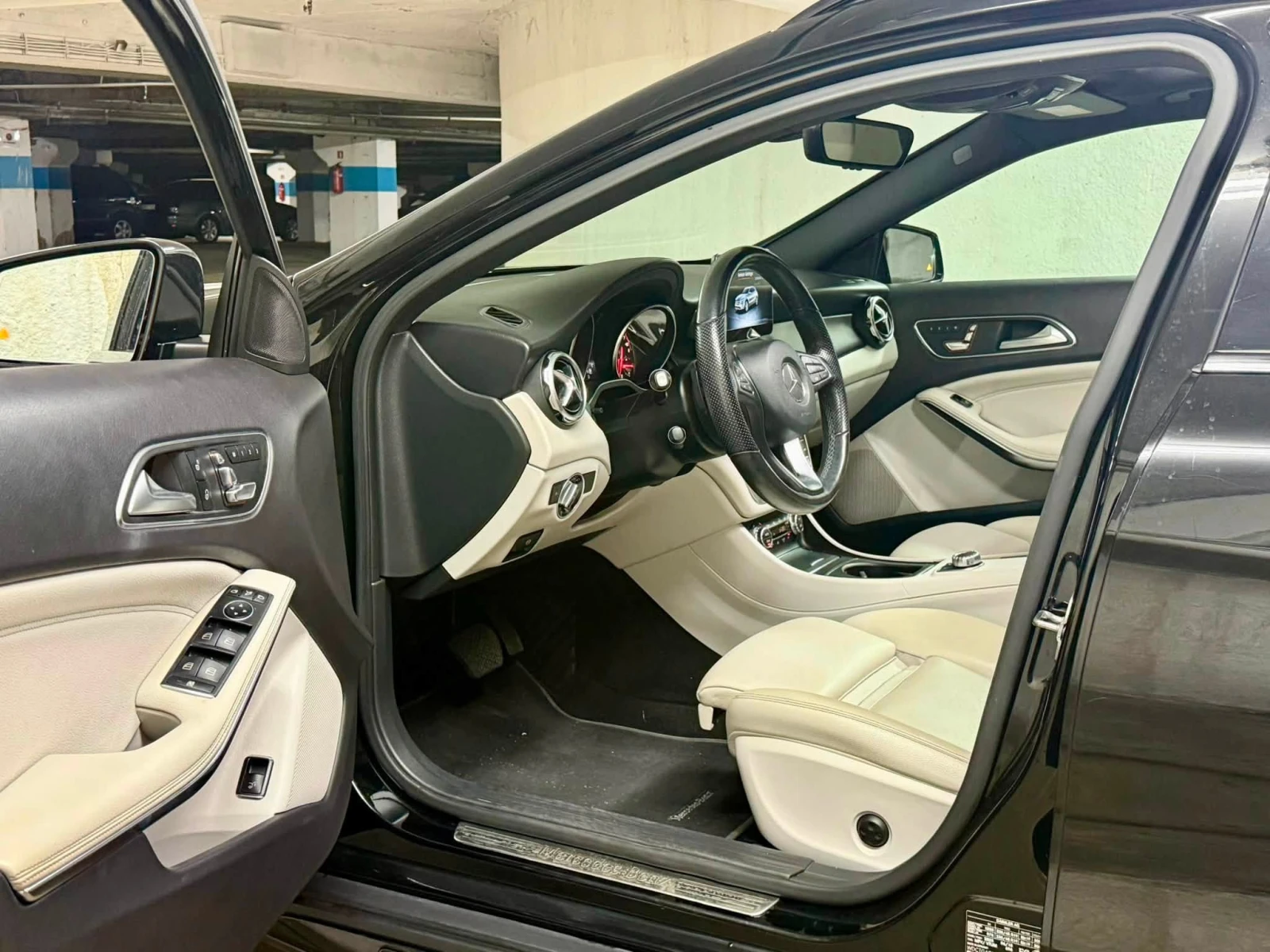 Mercedes-Benz GLA 250 AMG line 4x4, снимка 8 - Автомобили и джипове - 55393481