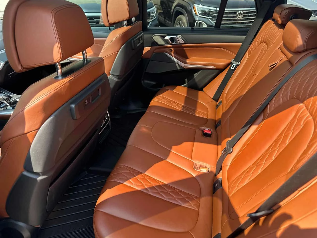 BMW X5 M50i/ЛАЗЕРИ/ДИСТРОНИК/ОБДУХВАНЕ/H/K, снимка 13 - Автомобили и джипове - 55684234
