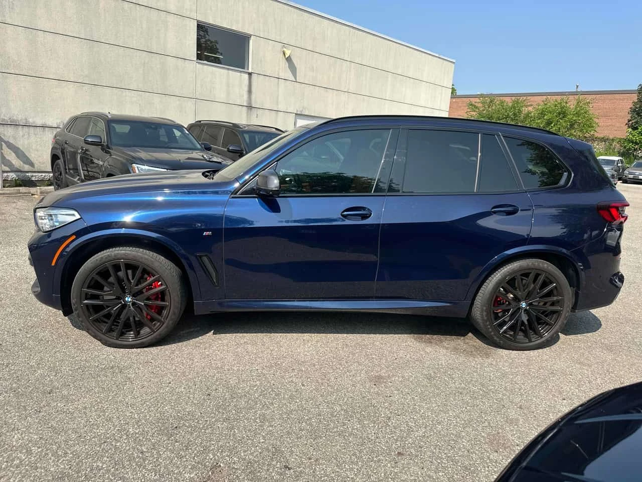 BMW X5 M50i/ЛАЗЕРИ/ДИСТРОНИК/ОБДУХВАНЕ/H/K, снимка 2 - Автомобили и джипове - 55684234