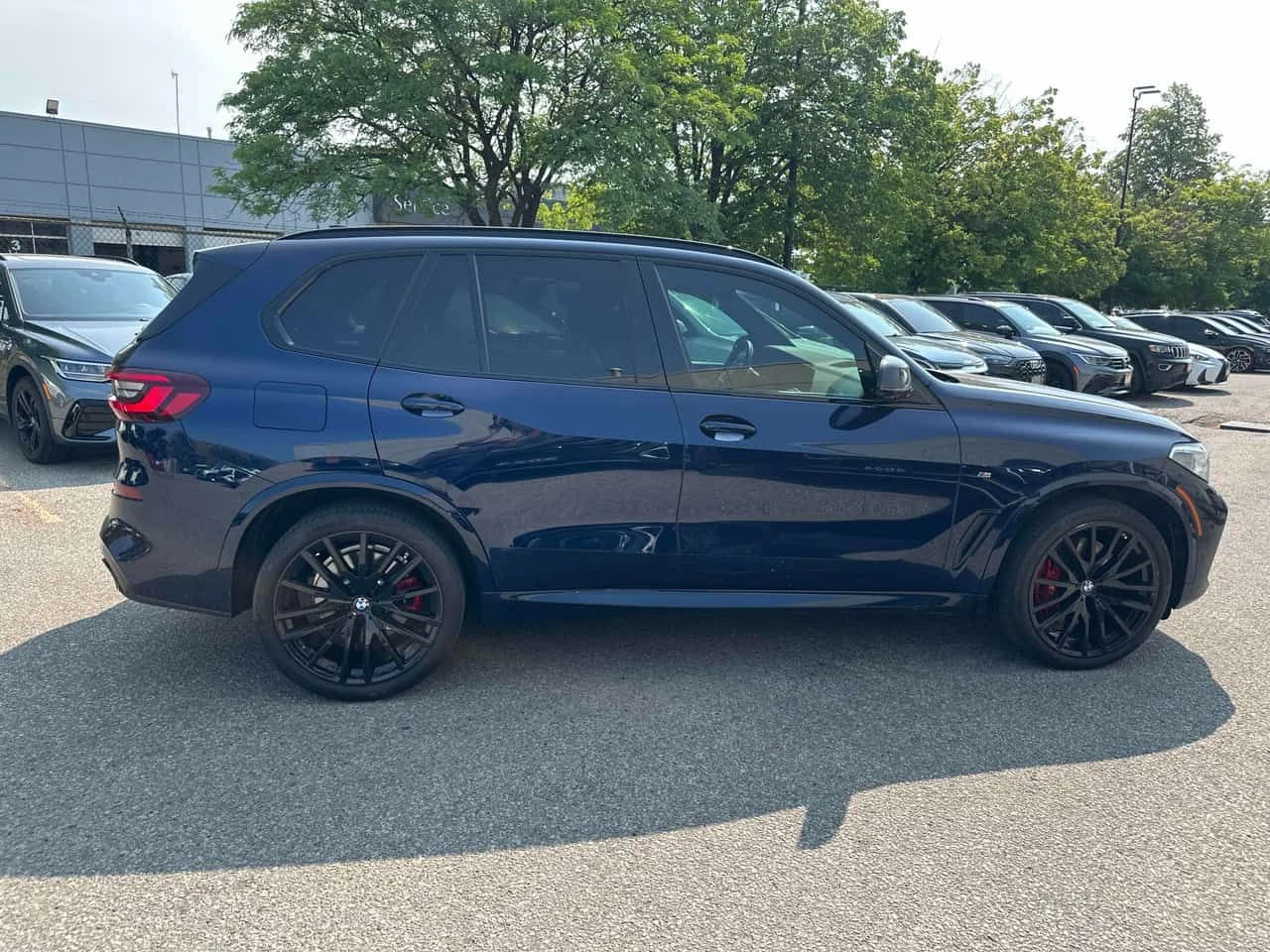 BMW X5 M50i/ЛАЗЕРИ/ДИСТРОНИК/ОБДУХВАНЕ/H/K, снимка 3 - Автомобили и джипове - 55684234