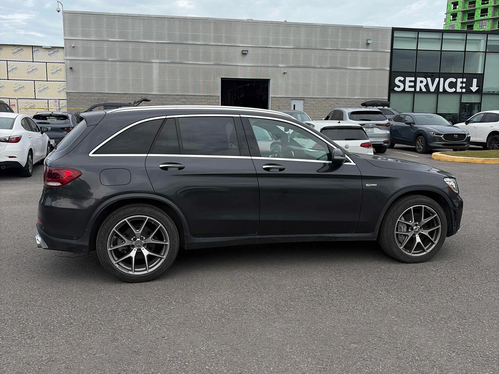 Mercedes-Benz GLC 43 AMG * АЛКАНТАРА * BURMESTER * ПАНОРАМА * 2 КЛЮЧА, снимка 3 - Автомобили и джипове - 56088528