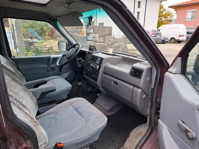 VW Caravelle, снимка 4 - Бусове и автобуси - 52395112