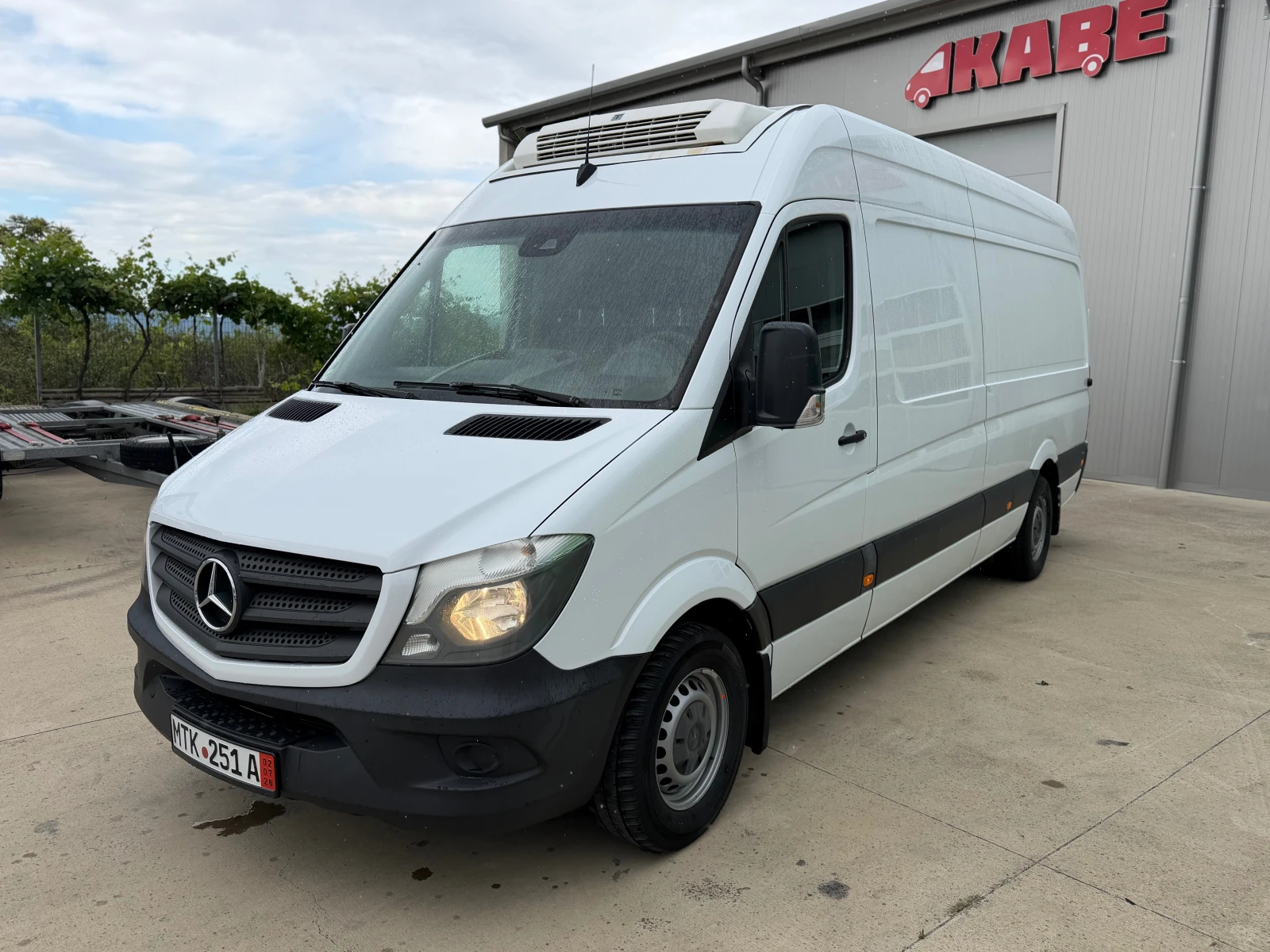 Mercedes-Benz Sprinter 319 MAXI!ХЛАДИЛЕН-32-V220!КЛИМА!EURO6!FULL!, снимка 2 - Бусове и автобуси - 54889750