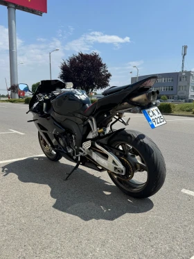 Honda Cbr 1000RR 25 000km Готов за сезона , снимка 8