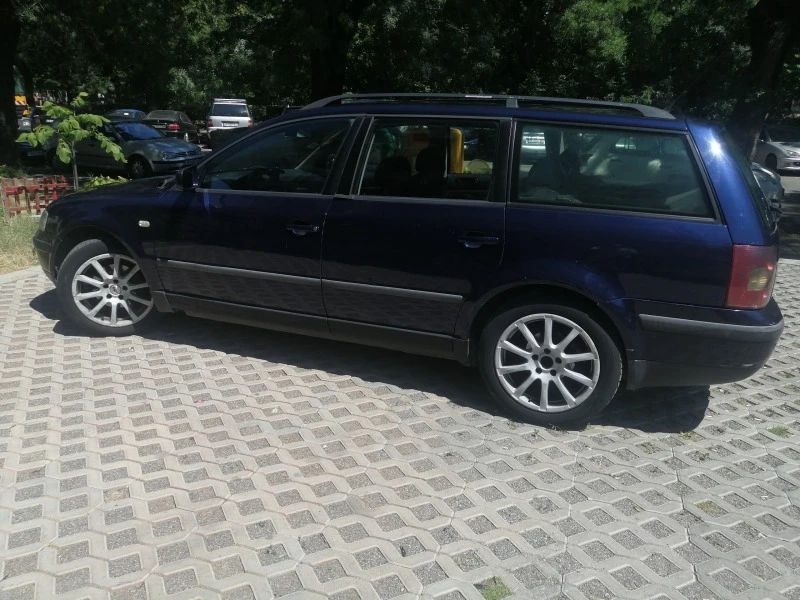 VW Passat, снимка 15 - Автомобили и джипове - 46523569