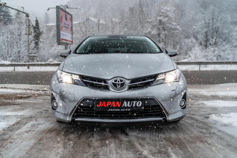 Toyota Auris 2.0 D-4D 124к.с ТОП! ПРОДАВА СЕ С ГАРАНЦИЯ, снимка 2 - Автомобили и джипове - 48436279