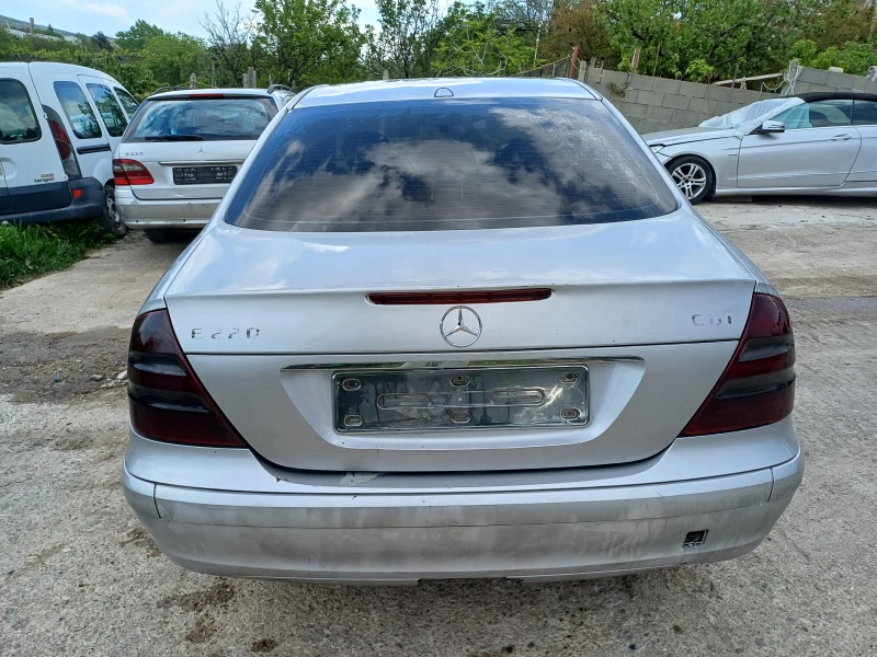 Mercedes-Benz E 220 22cdi, снимка 9 - Автомобили и джипове - 52442050