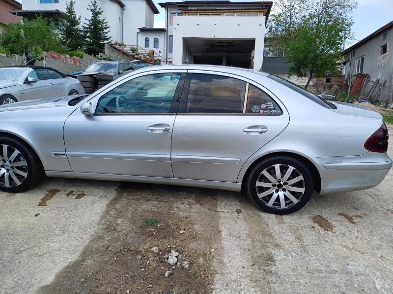 Mercedes-Benz E 220 22cdi, снимка 11 - Автомобили и джипове - 52442050