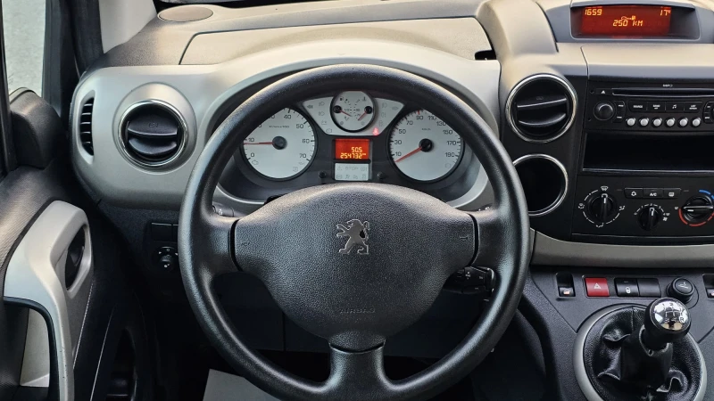 Peugeot Partner 1.6HDi 90HP-ИСТОРИЯ-ТОП СЪСТ.-ЛИЗИНГ-ГАРАНЦИЯ, снимка 11 - Автомобили и джипове - 52146026