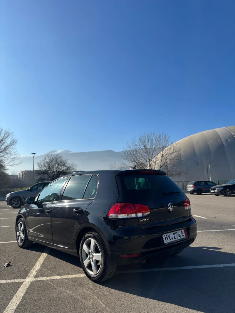 VW Golf 1.6TDI #НАПЪЛНО ОБСЛУЖЕН, снимка 4 - Автомобили и джипове - 52374912
