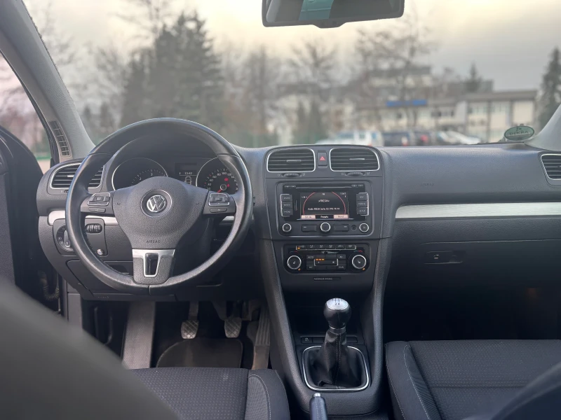 VW Golf 1.6TDI #НАПЪЛНО ОБСЛУЖЕН, снимка 7 - Автомобили и джипове - 52374912