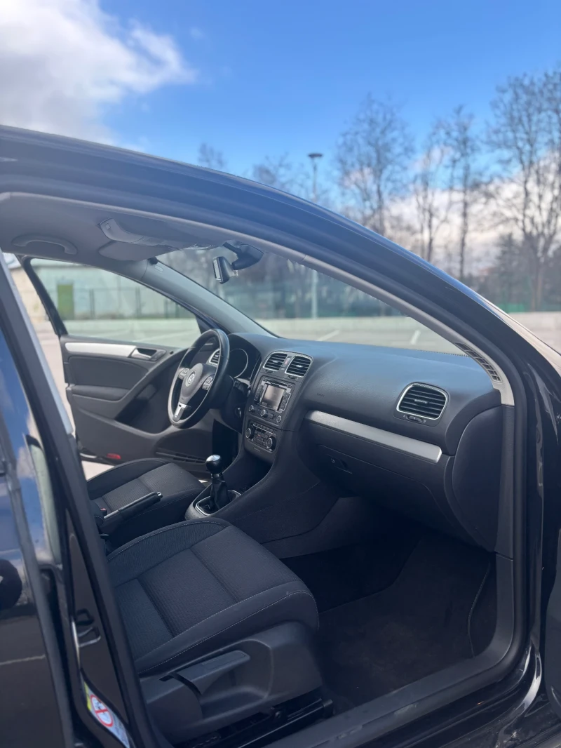 VW Golf 1.6TDI #НАПЪЛНО ОБСЛУЖЕН, снимка 9 - Автомобили и джипове - 52374912
