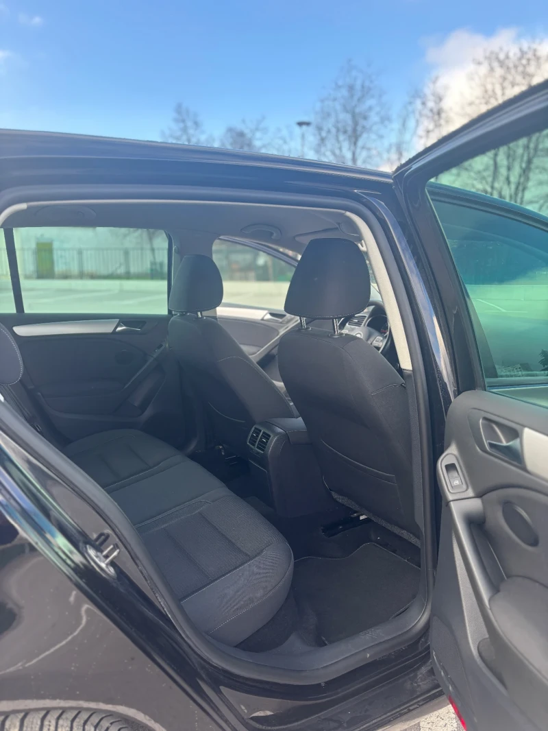 VW Golf 1.6TDI #НАПЪЛНО ОБСЛУЖЕН, снимка 10 - Автомобили и джипове - 52374912