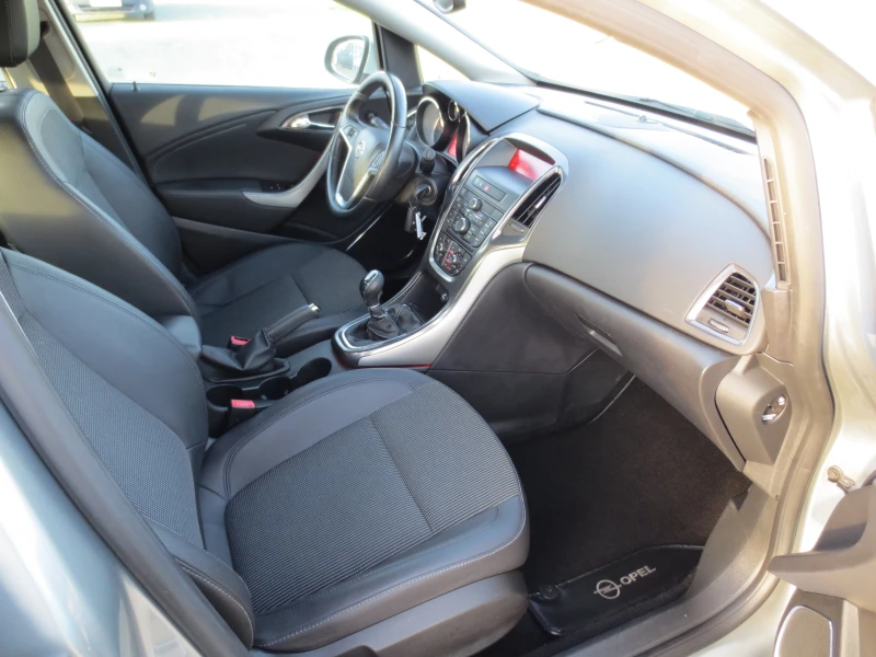 Opel Astra 1.7 CDTI , снимка 15 - Автомобили и джипове - 52722461