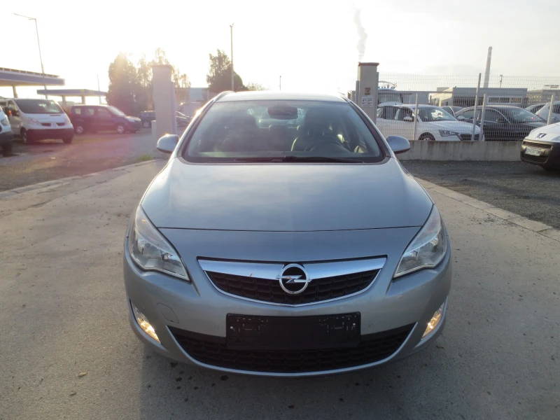 Opel Astra 1.7 CDTI , снимка 2 - Автомобили и джипове - 52722461