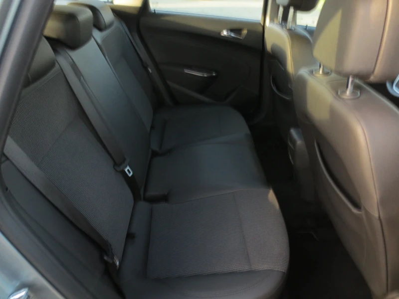 Opel Astra 1.7 CDTI , снимка 13 - Автомобили и джипове - 52722461