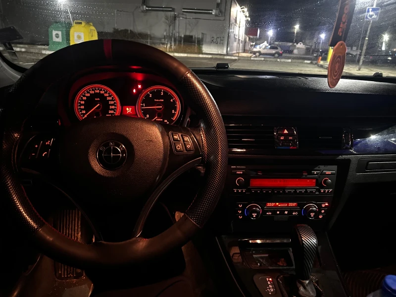 BMW 320, снимка 7 - Автомобили и джипове - 52862330