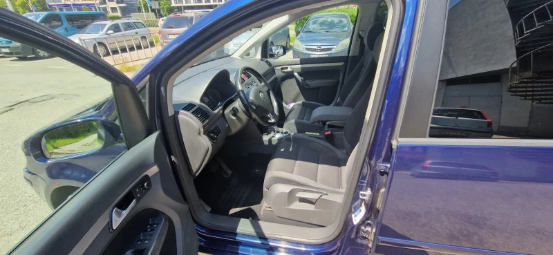VW Touran, снимка 9 - Автомобили и джипове - 52996735