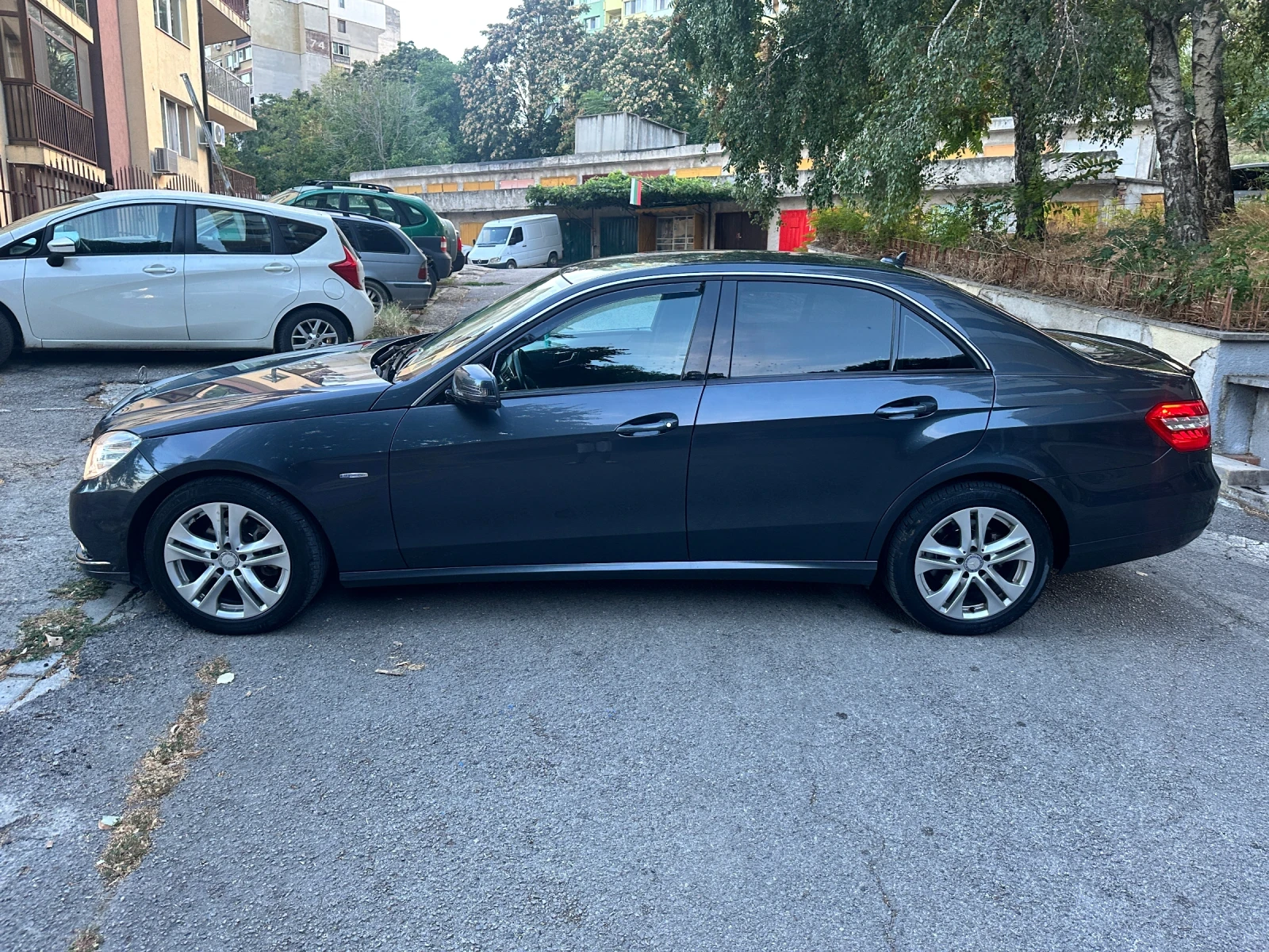 Mercedes-Benz E 200 Avantgarde, снимка 5 - Автомобили и джипове - 54152351