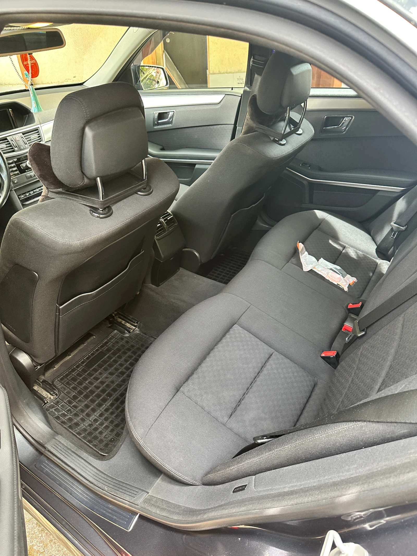 Mercedes-Benz E 200 Avantgarde, снимка 7 - Автомобили и джипове - 54152351