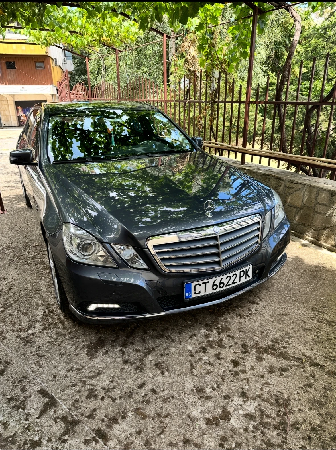 Mercedes-Benz E 200, снимка 2 - Автомобили и джипове - 54152351