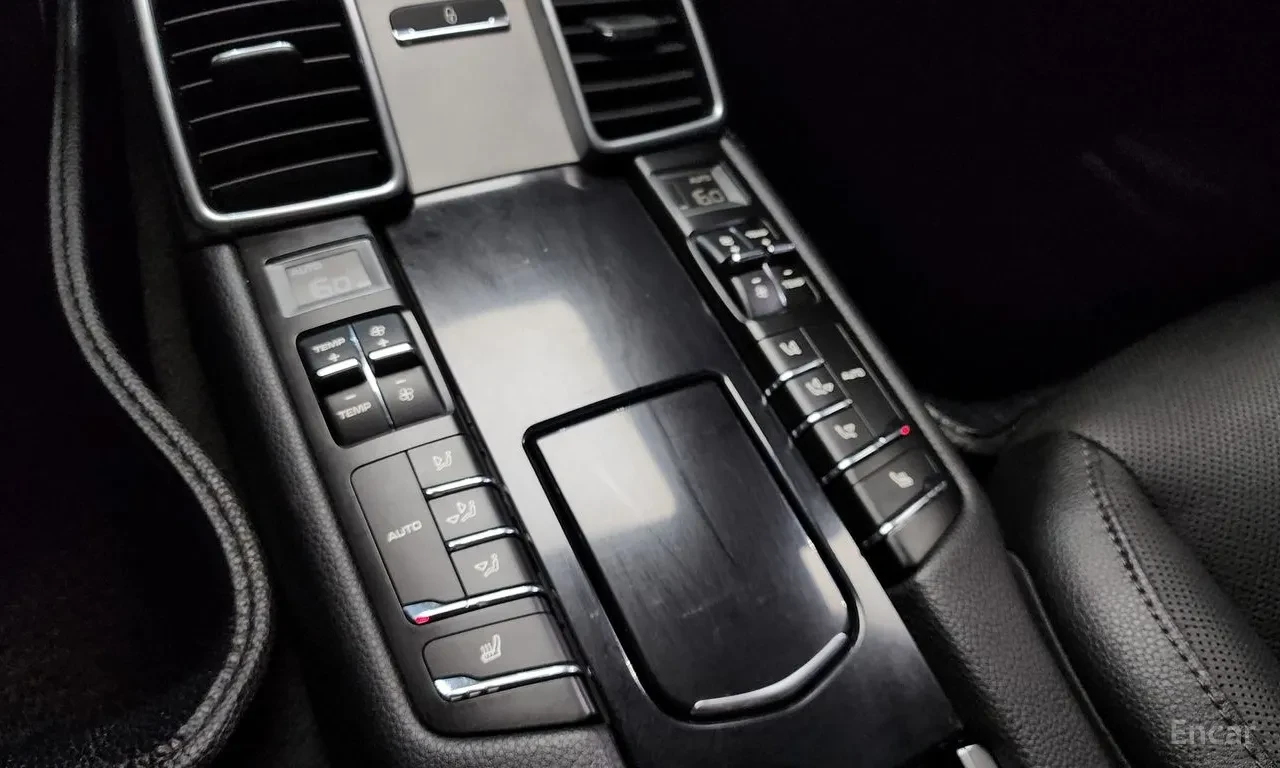 Porsche Panamera 3.0 V6 | PDK | Sunroof | Carbon Steering | Top Spe, снимка 6 - Автомобили и джипове - 55438284