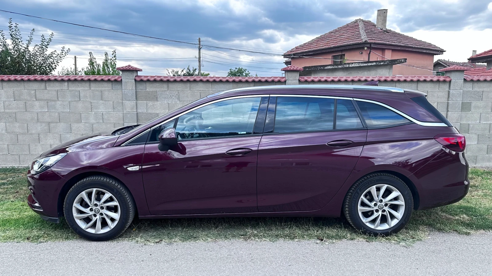 Opel Astra Sport Tourer, снимка 2 - Автомобили и джипове - 55790959