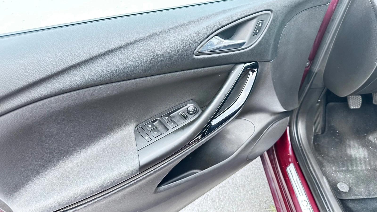 Opel Astra Sport Tourer, снимка 10 - Автомобили и джипове - 55790959