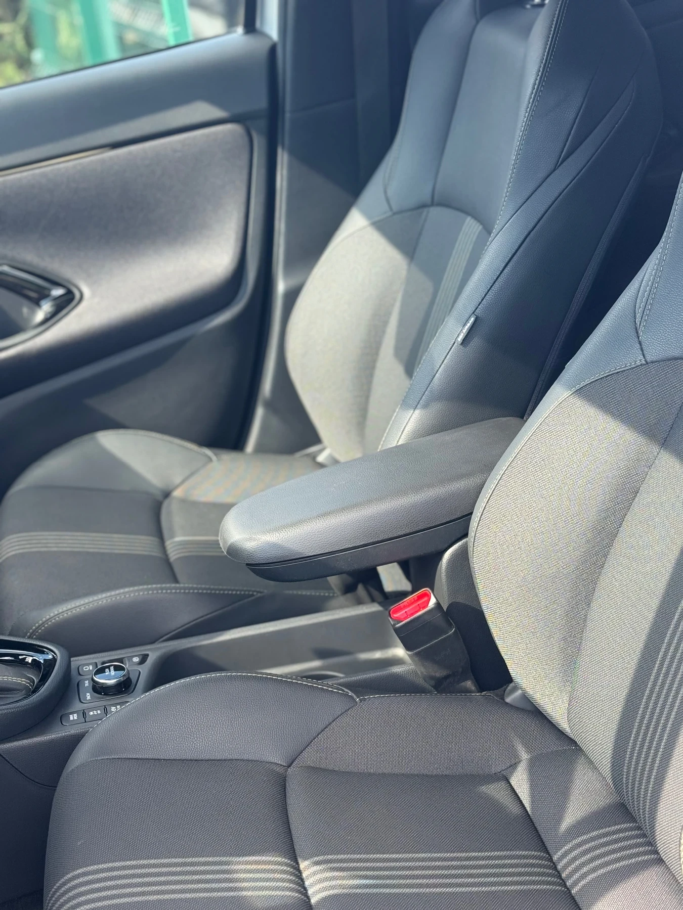 Toyota Yaris Cross 1.5HYBRID INTERGRALE 4:4, снимка 10 - Автомобили и джипове - 55954274