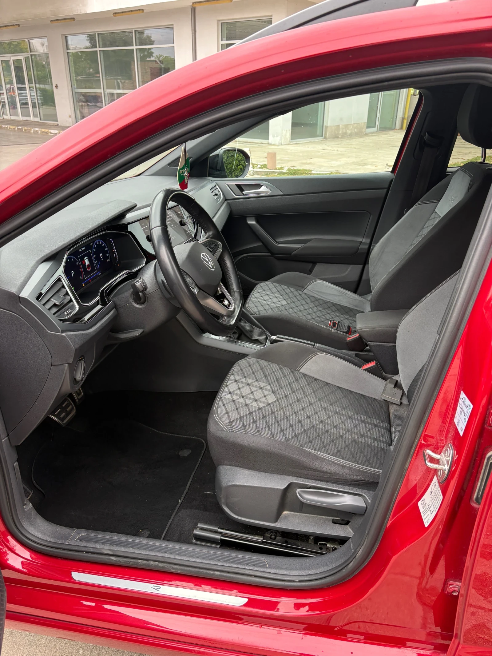 VW Taigo, снимка 10 - Автомобили и джипове - 56274440