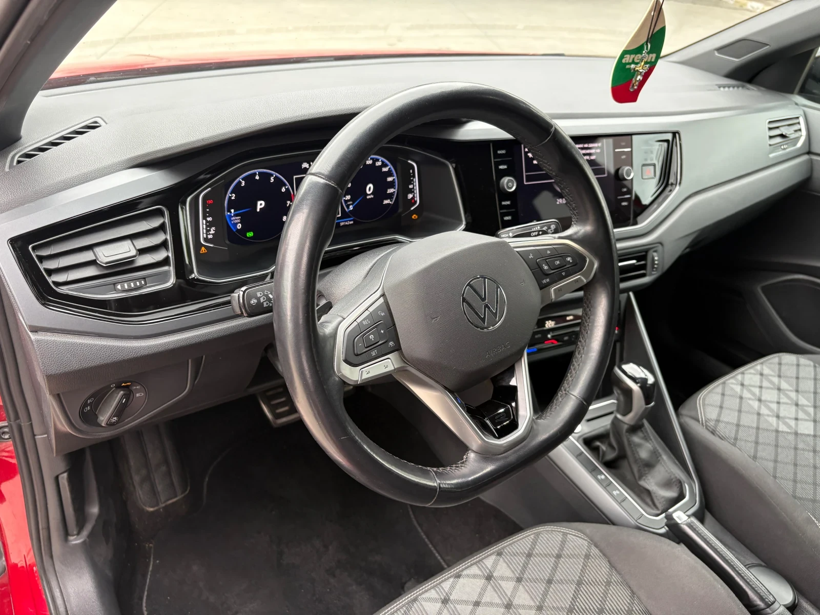 VW Taigo, снимка 12 - Автомобили и джипове - 56274440