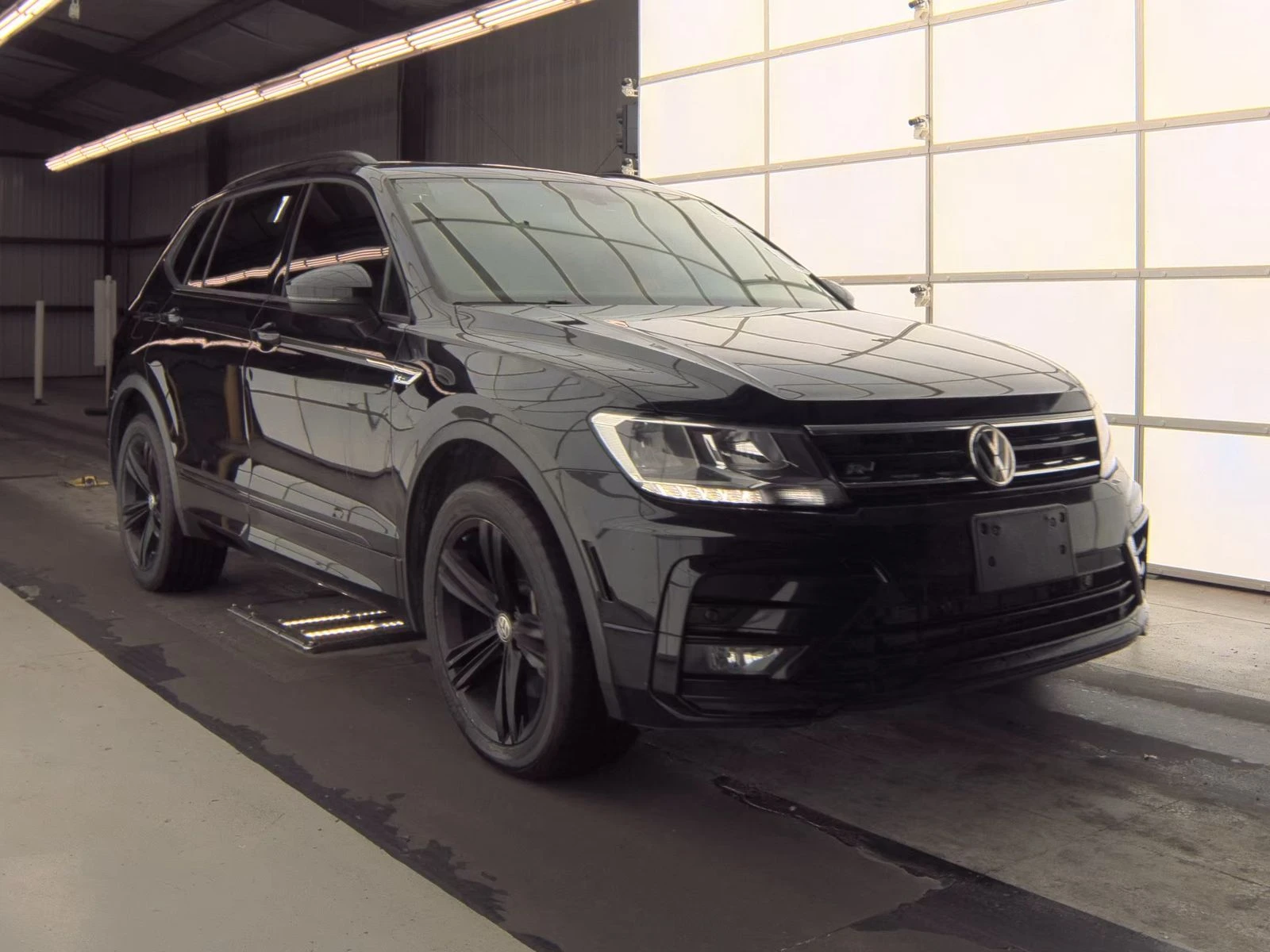 VW Tiguan SEL Jet Black R-Line, снимка 4 - Автомобили и джипове - 53712842