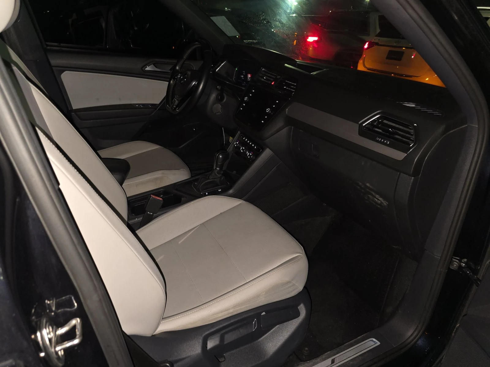 VW Tiguan SEL Jet Black R-Line, снимка 12 - Автомобили и джипове - 53712842