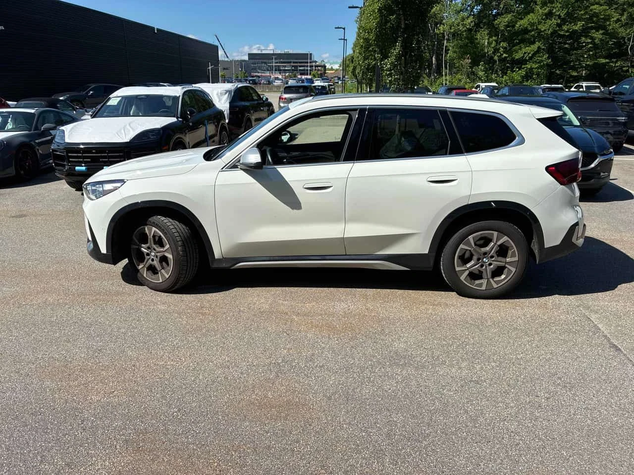 BMW X1 xDrive28i/360/ПАНОРАМА/ПОДГРЕВИ/ВТОРИ ГУМИ, снимка 3 - Автомобили и джипове - 55106113