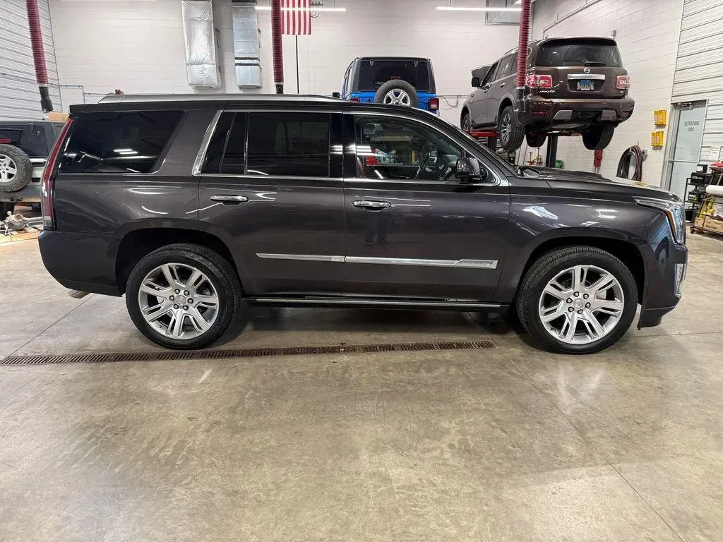 Cadillac Escalade Premium, снимка 2 - Автомобили и джипове - 55508608