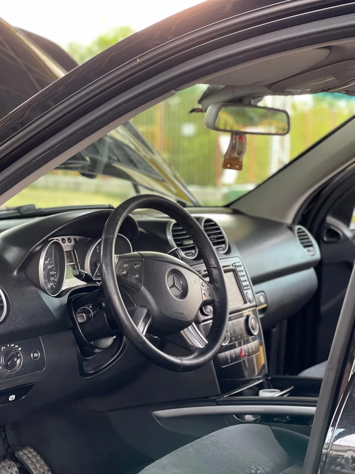 Mercedes-Benz ML 320, снимка 2 - Автомобили и джипове - 56243574