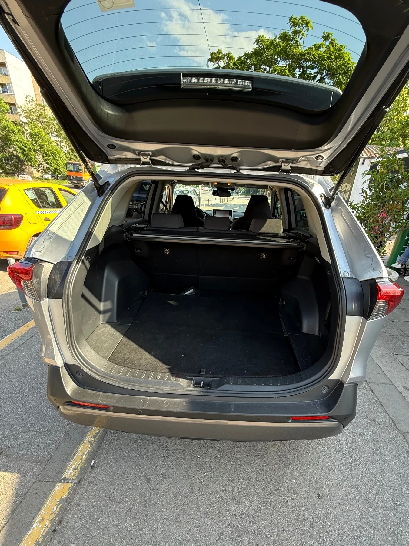 Toyota Rav4 90000 km, снимка 6 - Автомобили и джипове - 56556367