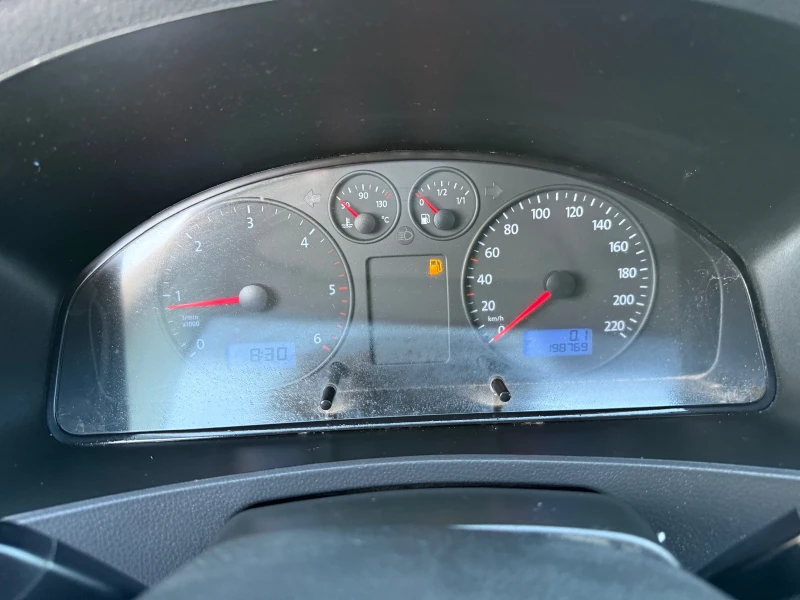 VW T5 1.9TDI КЛИМАТИК, снимка 12 - Бусове и автобуси - 51875872