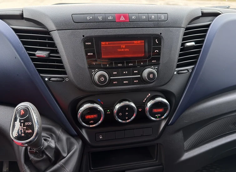 Iveco Daily 35S21* HI-MATIC* ЩОРИ* 4.60м* КЛИМА, снимка 12 - Бусове и автобуси - 54151755