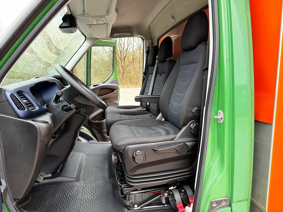 Iveco Daily 35S21* HI-MATIC* ЩОРИ* 4.60м* КЛИМА, снимка 9 - Бусове и автобуси - 54151755