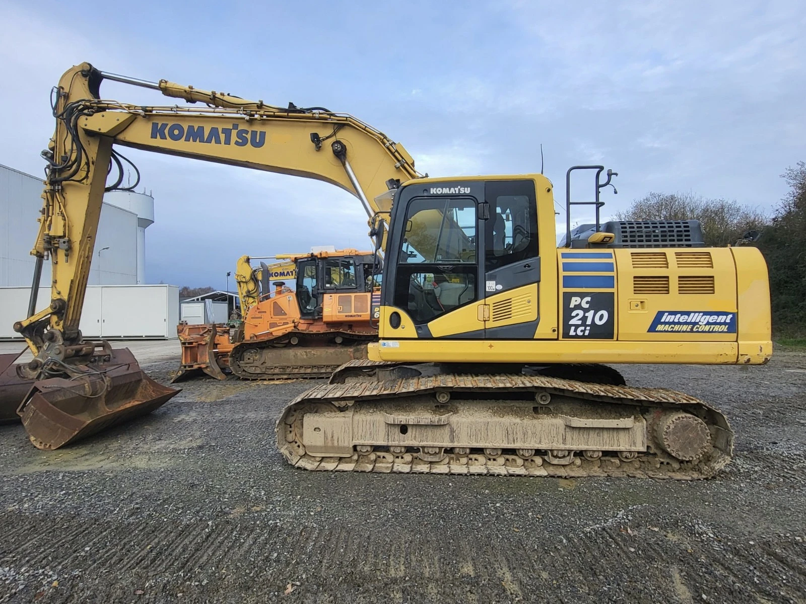 Багер Komatsu PC 210 LCI С 6 УРЕДА ЛИЗИНГ - изображение 3