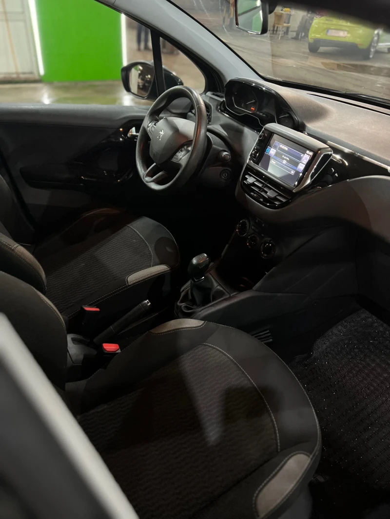 Peugeot 208 1.4, снимка 7 - Автомобили и джипове - 48731961